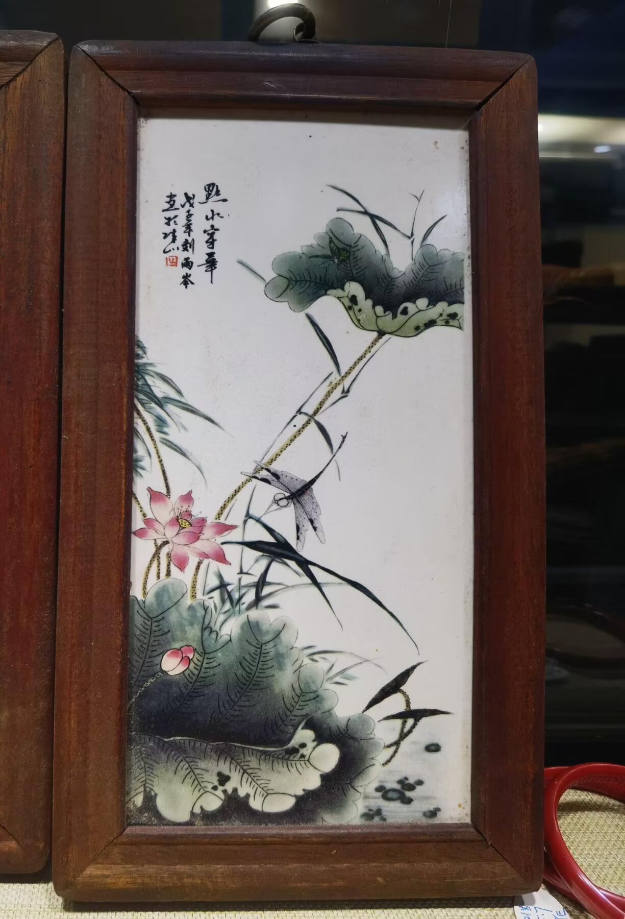 旧藏四条屏瓷板画摆件乔迁办公装饰画，刘雨岑老师作品，全品品相如图所示！长：28.6cm*宽16.2cm。画框为红木！整套出，不单！
