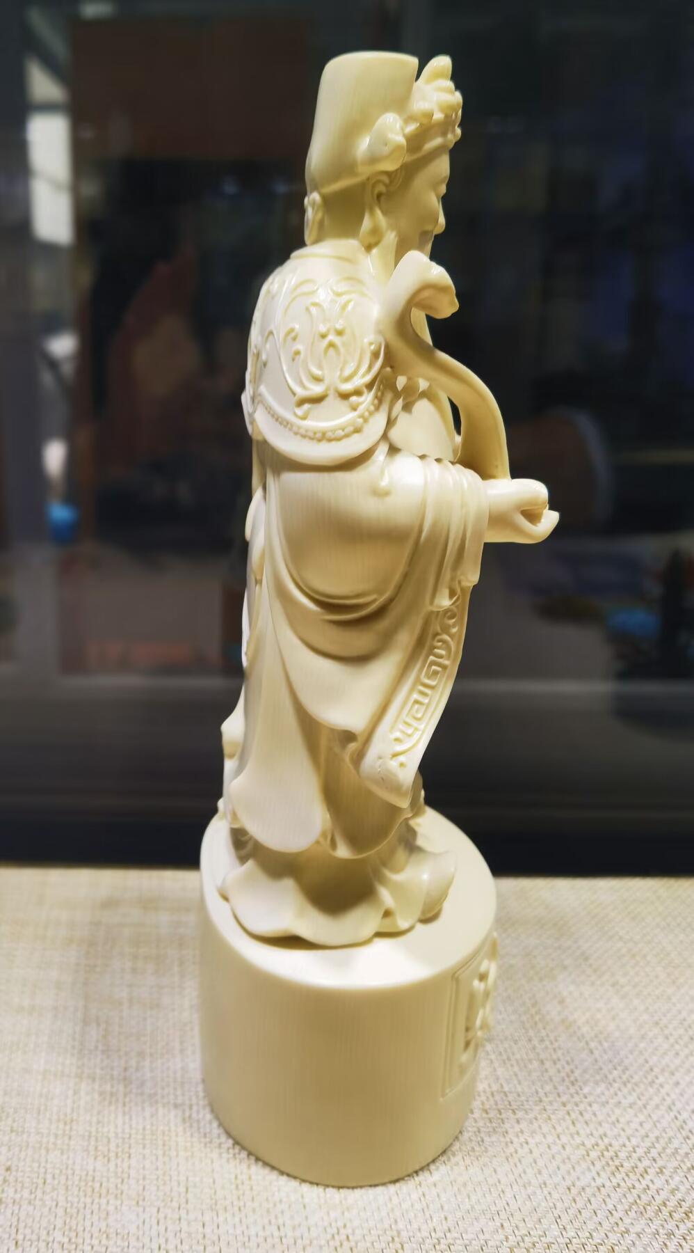 猛犸财神办公乔迁摆件，老料​纹路漂亮，精雕细刻，开脸喜庆吉祥！​尺寸:20.05cm*8cm克重:615。