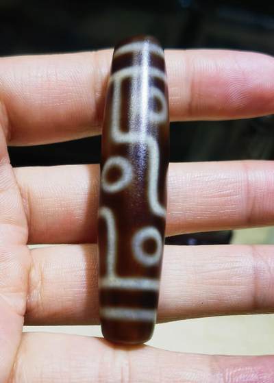 旧藏九眼天珠项链吊坠挂件锁骨链男女款。熟珠，已玉化包浆！尺寸:5.8cm*1.3cm