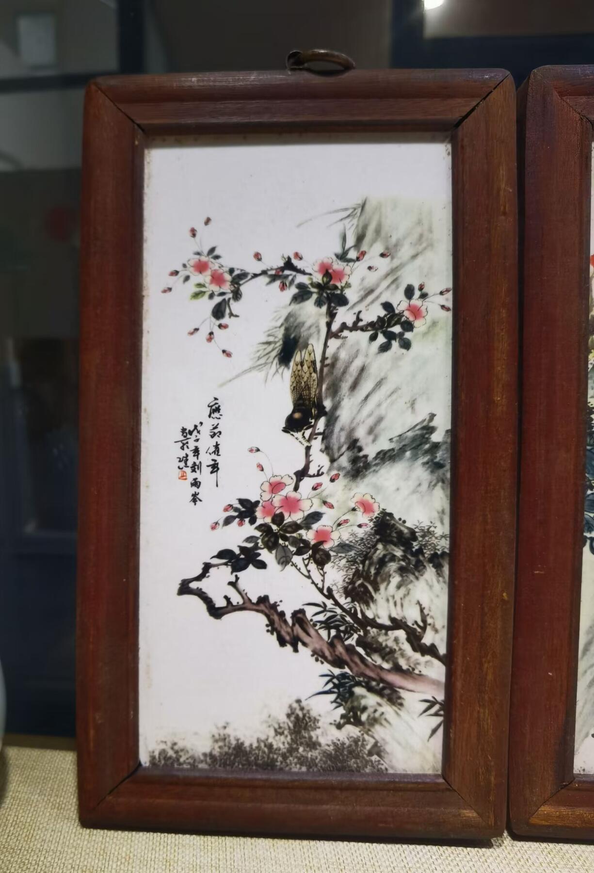 旧藏四条屏瓷板画摆件乔迁办公装饰画，刘雨岑老师作品，全品品相如图所示！长：28.6cm*宽16.2cm。画框为红木！整套出，不单！