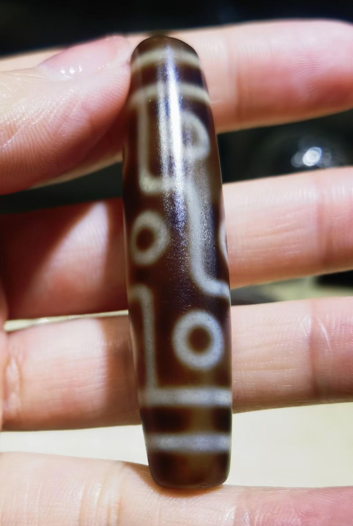 旧藏九眼天珠项链吊坠挂件锁骨链男女款。熟珠，已玉化包浆！尺寸:5.8cm*1.3cm