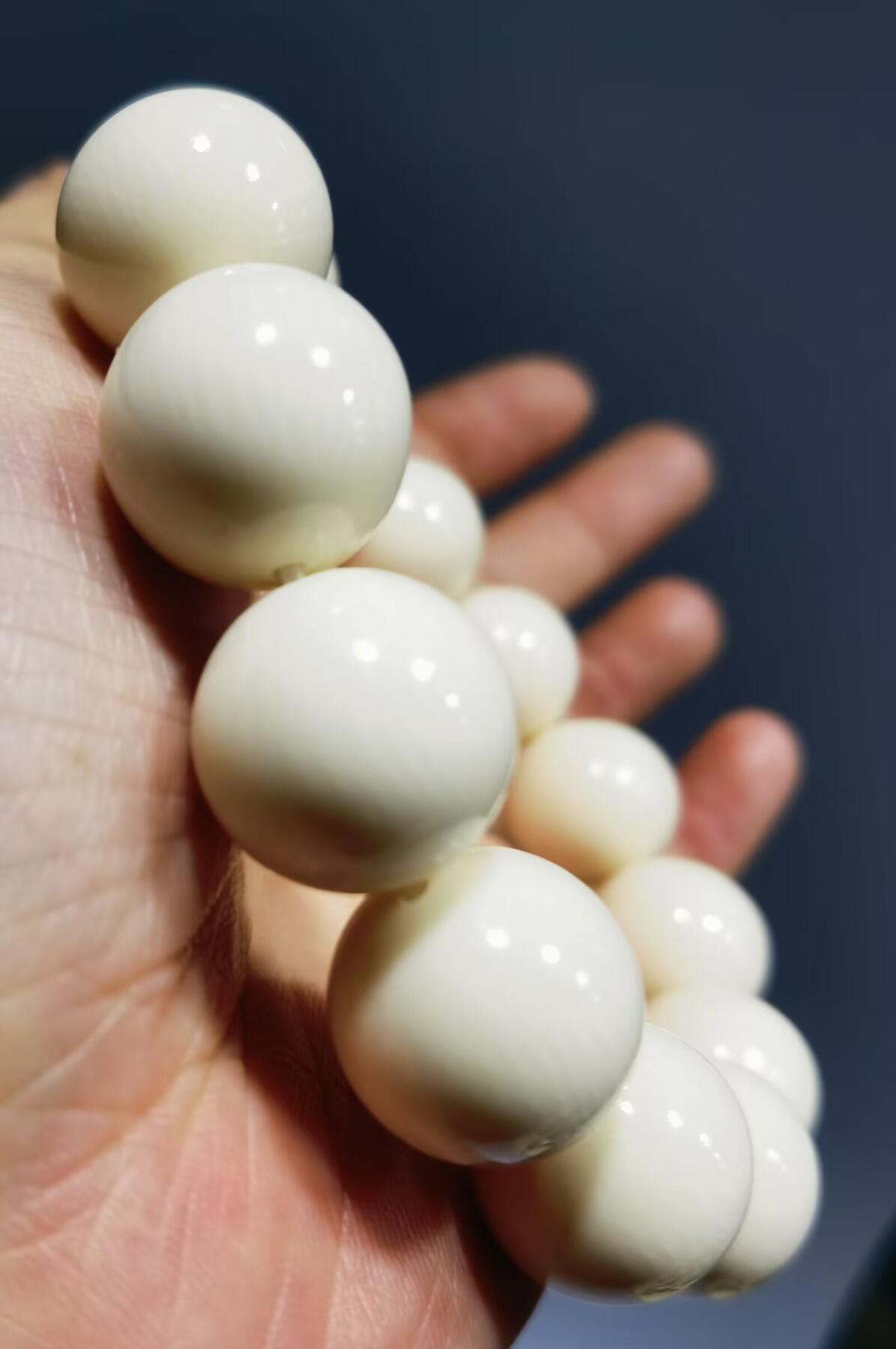 猛犸果冻料佛珠手串男款，料子油润细腻，尺寸:1.6cm克重:50