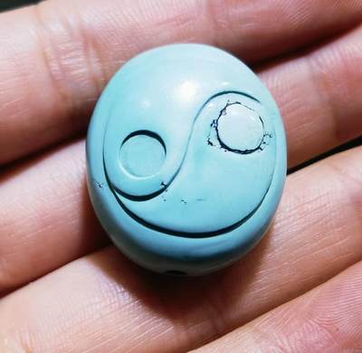 原矿无优化绿松石饕餮吊坠挂件男女款，雕工精湛干净利落，高瓷蓝，佩戴即变色！