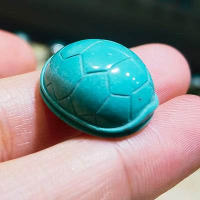 富甲天下松石戒面男女款，蓝绿原矿绿松石，雕工饱满。实物实拍。可代镶嵌。