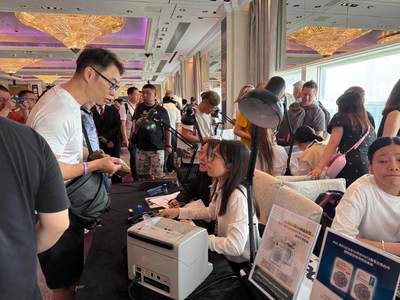 第十三届HKCS香港国际钱币联合展销会2025版中国龙银币领取现场🇭🇰​​