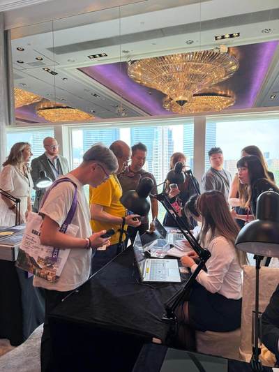 第十三届HKCS香港国际钱币联合展销会2025版中国龙银币领取现场🇭🇰​​