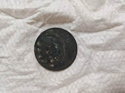 有没有懂王，我这两个是什么币，老家翻出来的