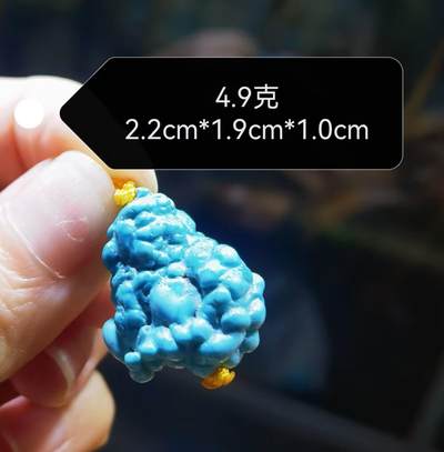 玉化绿松石异形吊坠挂件锁骨链，纯天然原矿绿松石，无沁色、无柱胶、无过蜡，瓷度极高已玉化导致拍摄反光，实物更惊艳！非市面上通货，佩戴与众不同！