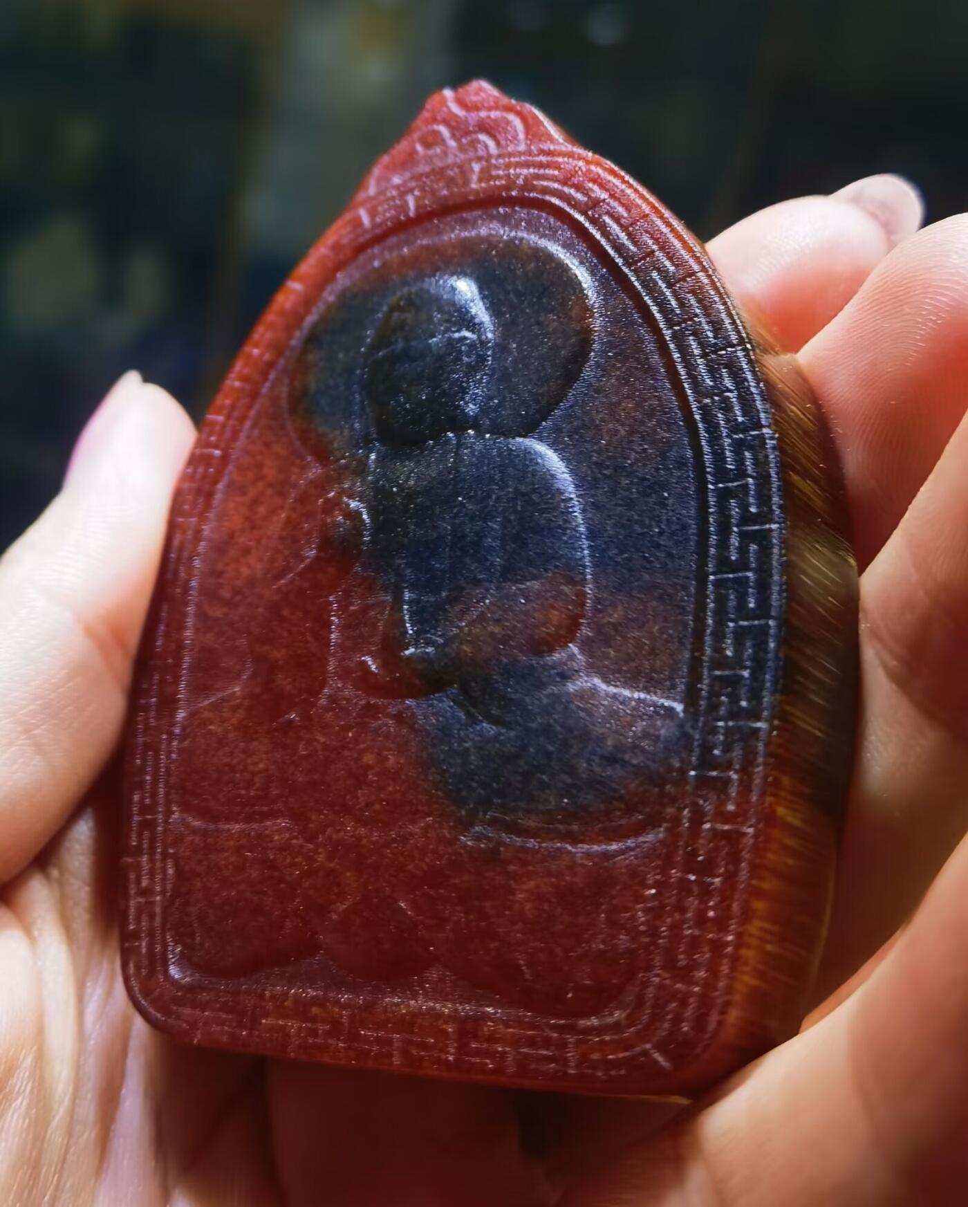 红黑料双面观音牌吊坠挂件男款，黑红料，尺寸:69mm*50mm*12mm