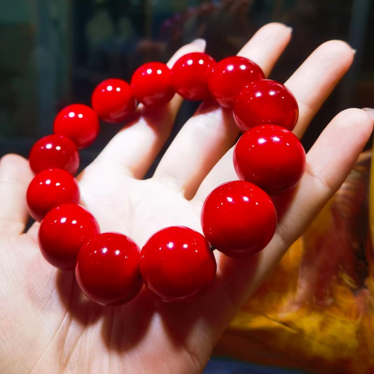 高品质皮珠手串男款佛珠
​十余年珍藏，料子已干透，整体1.8cm个别缩珠到1.7cm+。已稳定！
​手感温润如玉，光滑细腻！个别长度不规圆。微距下可见天然纹路！
​孤品难求！