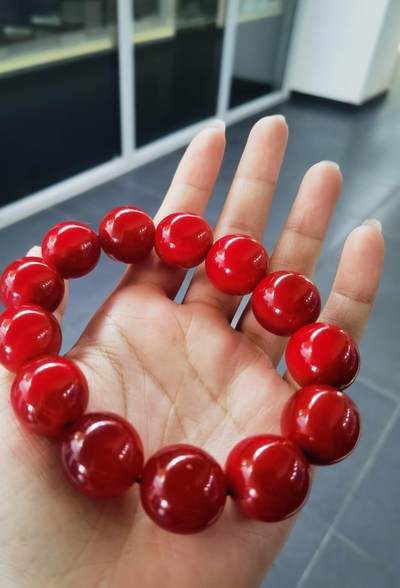 高品质皮珠手串男款佛珠
​十余年珍藏，料子已干透，整体1.8cm个别缩珠到1.7cm+。已稳定！
​手感温润如玉，光滑细腻！个别长度不规圆。微距下可见天然纹路！
​孤品难求！