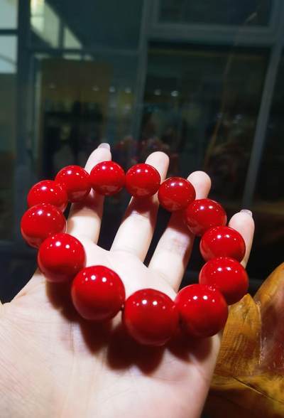 高品质皮珠手串男款佛珠
​十余年珍藏，料子已干透，整体1.8cm个别缩珠到1.7cm+。已稳定！
​手感温润如玉，光滑细腻！个别长度不规圆。微距下可见天然纹路！
​孤品难求！