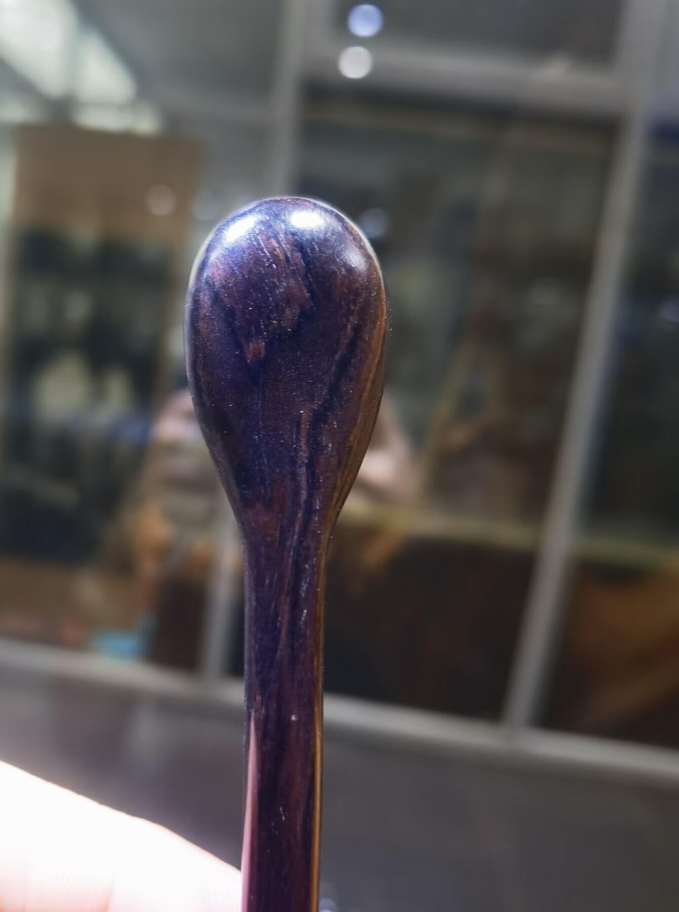 官窑簪子女款头饰，包老到代。中间有磕裂！品相如图！镶嵌紫檀木！长15cm宽1.9cm