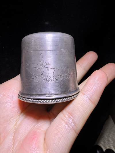 民国浮雕簪刻足银扳指盒摆件，全品如图，实物实拍。尺寸：4.4cm*4.3cm克重：35g