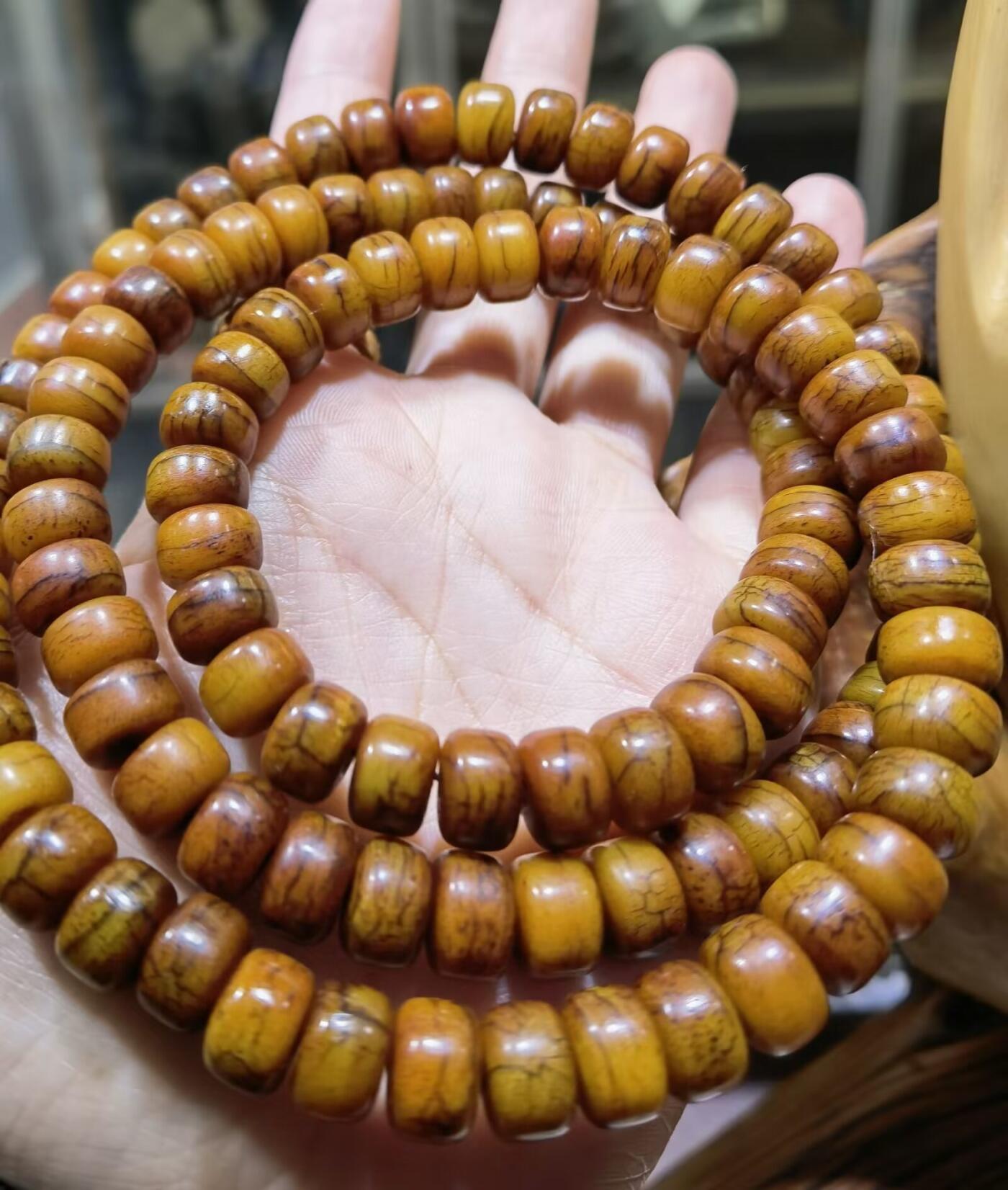 旧藏揉骨如玉佛珠手串男款，包浆醇厚，尺寸：1.0cm＊0.7cm