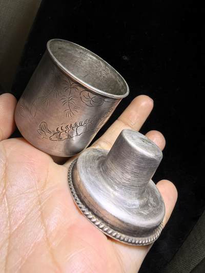 民国浮雕簪刻足银扳指盒摆件，全品如图，实物实拍。尺寸：4.4cm*4.3cm克重：35g