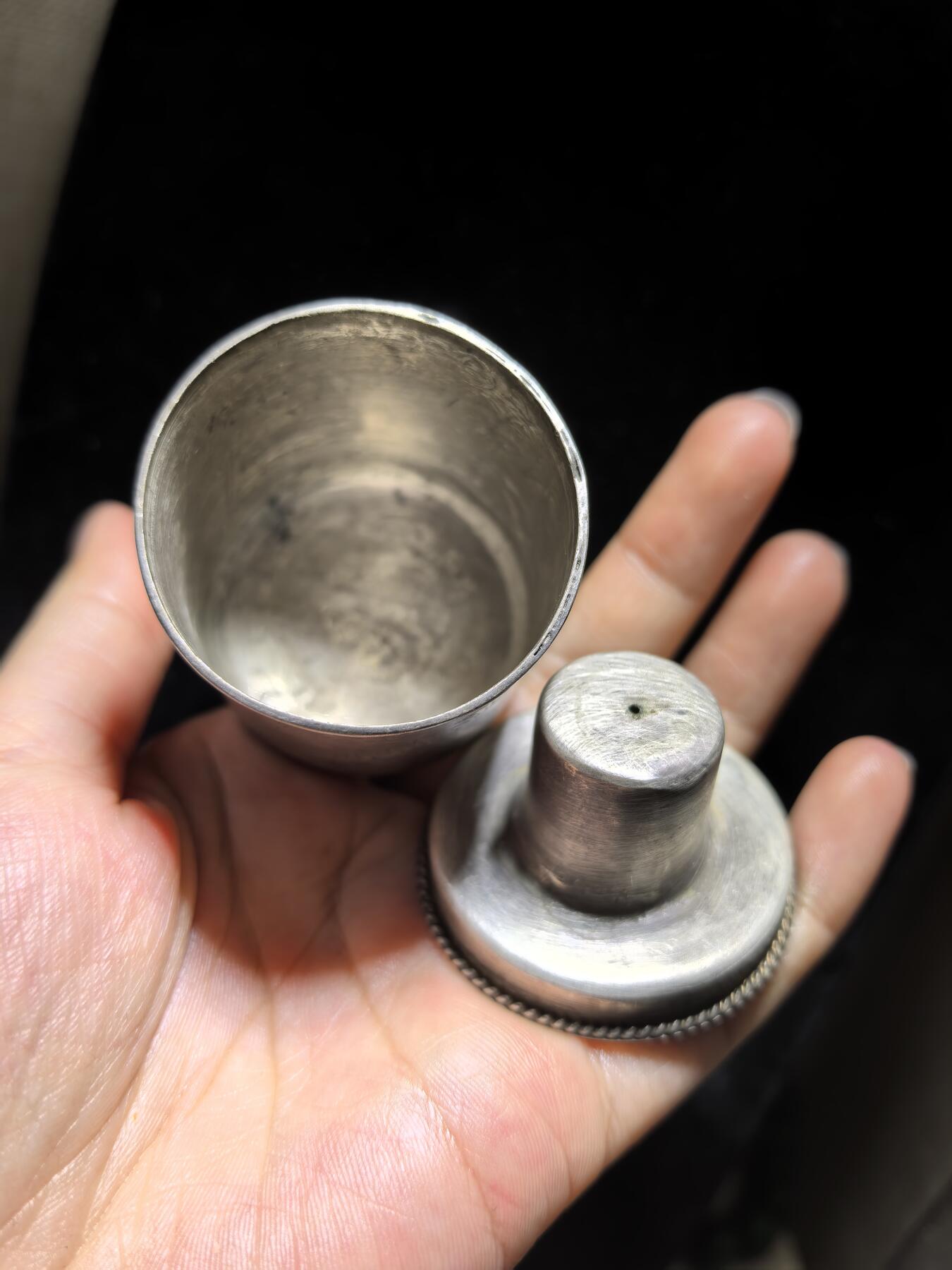 民国浮雕簪刻足银扳指盒摆件，全品如图，实物实拍。尺寸：4.4cm*4.3cm克重：35g