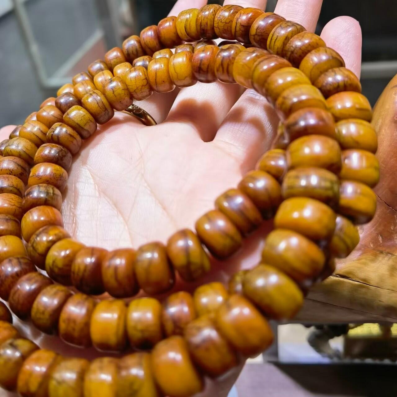 旧藏揉骨如玉佛珠手串男款，包浆醇厚，尺寸：1.0cm＊0.7cm