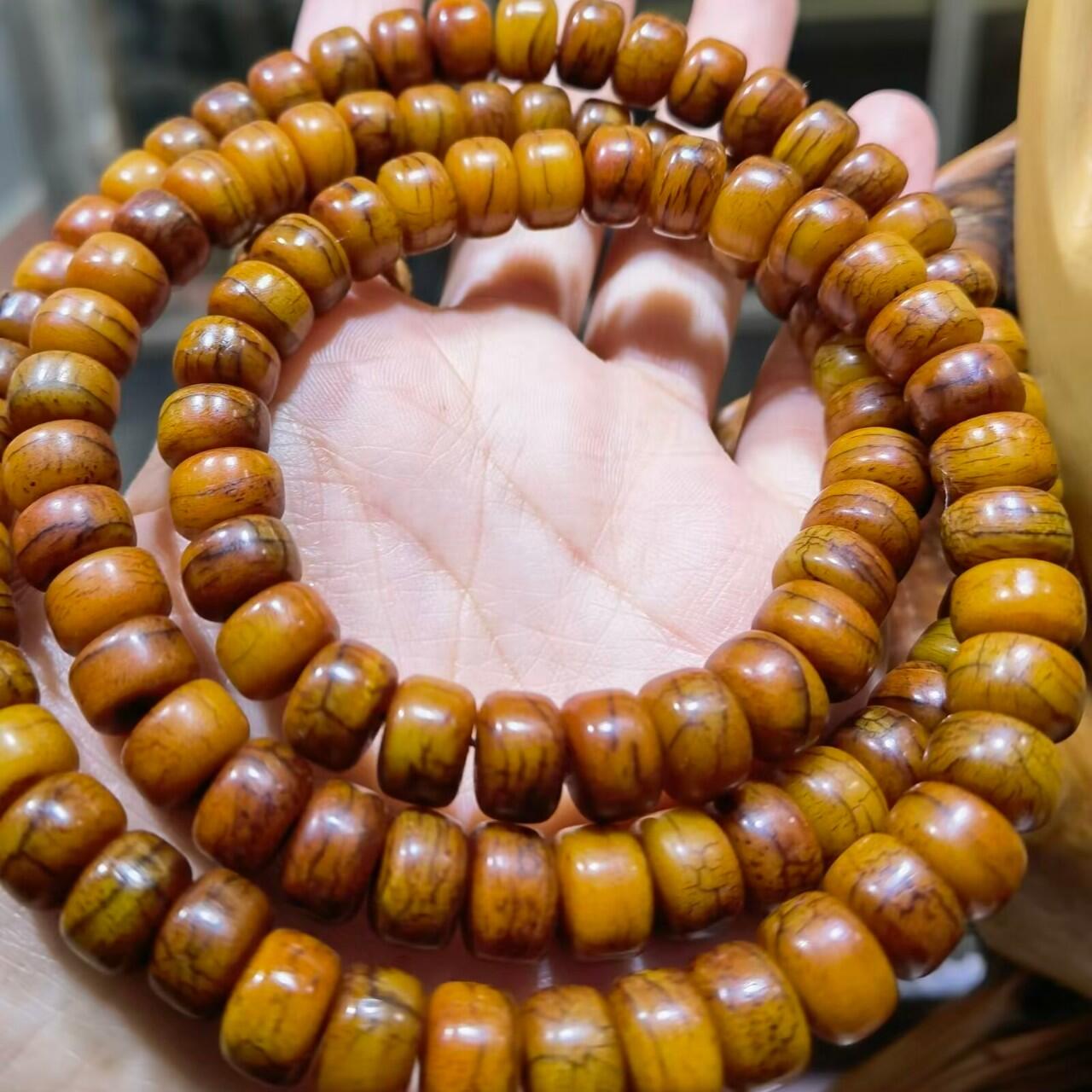旧藏揉骨如玉佛珠手串男款，包浆醇厚，尺寸：1.0cm＊0.7cm