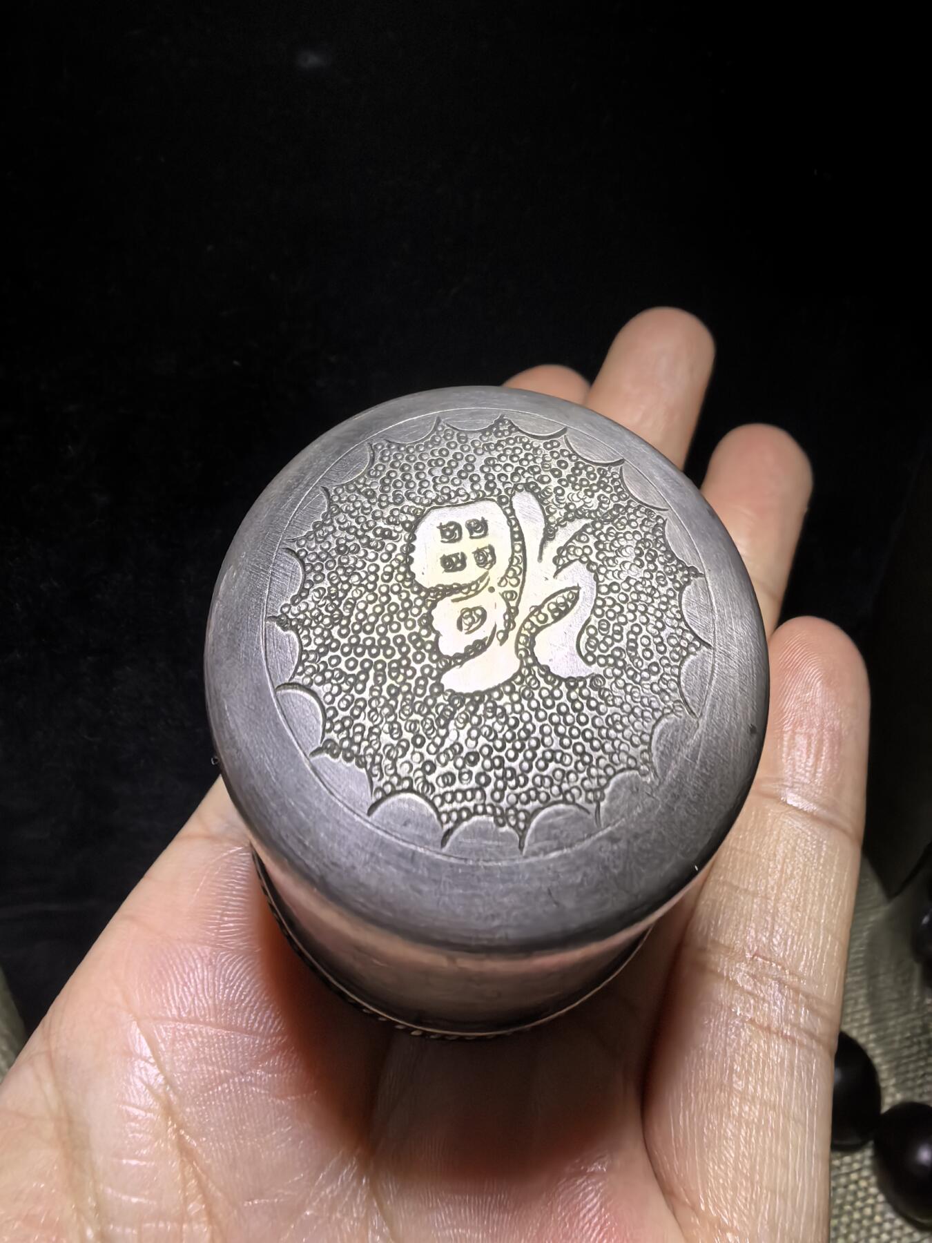 民国浮雕簪刻足银扳指盒摆件，全品如图，实物实拍。尺寸：4.4cm*4.3cm克重：35g