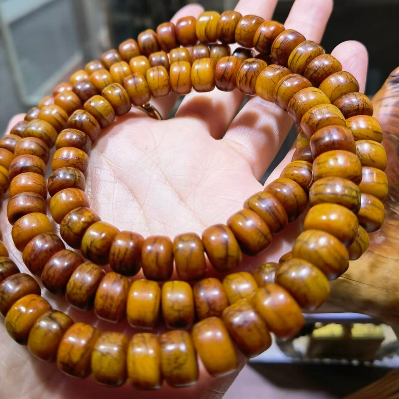 旧藏揉骨如玉佛珠手串男款，包浆醇厚，尺寸：1.0cm＊0.7cm
