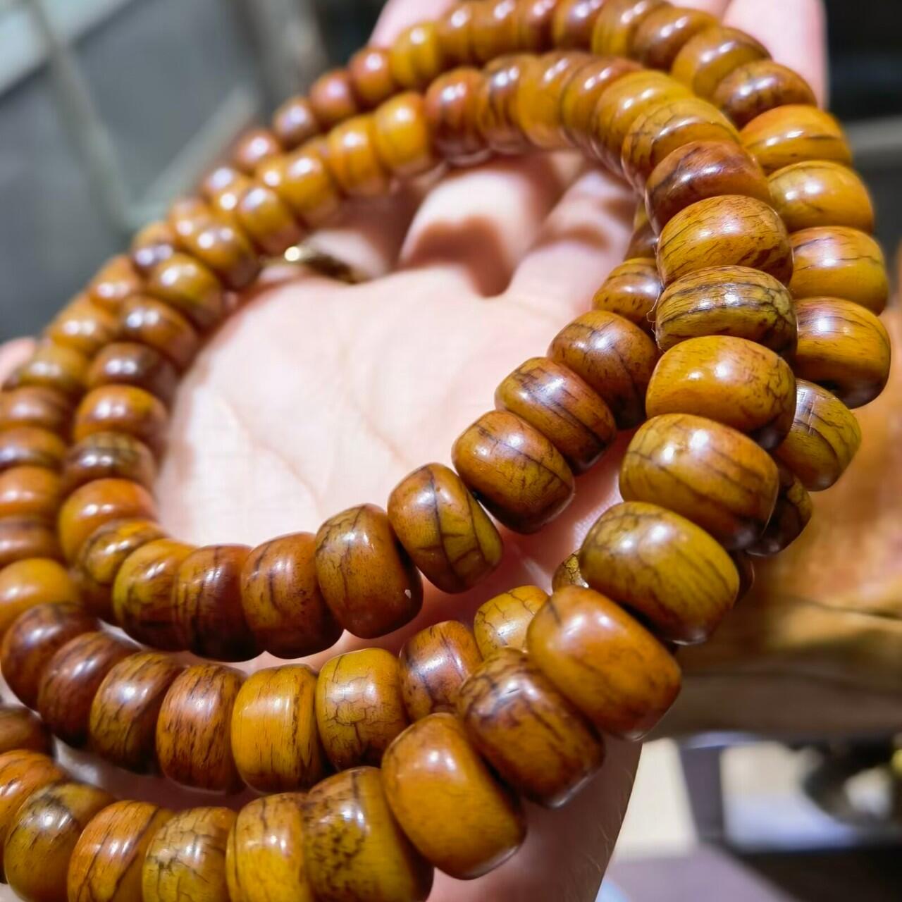 旧藏揉骨如玉佛珠手串男款，包浆醇厚，尺寸：1.0cm＊0.7cm