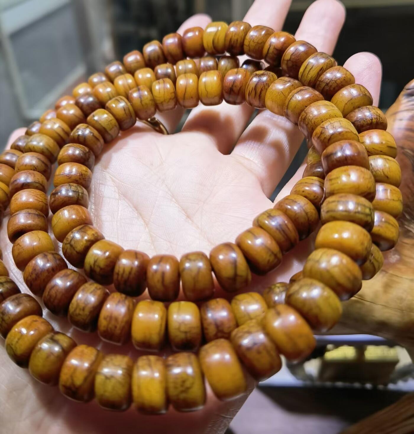 旧藏揉骨如玉佛珠手串男款，包浆醇厚，尺寸：1.0cm＊0.7cm