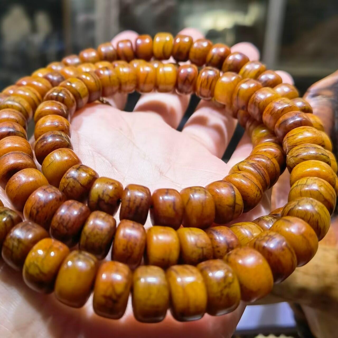 旧藏揉骨如玉佛珠手串男款，包浆醇厚，尺寸：1.0cm＊0.7cm