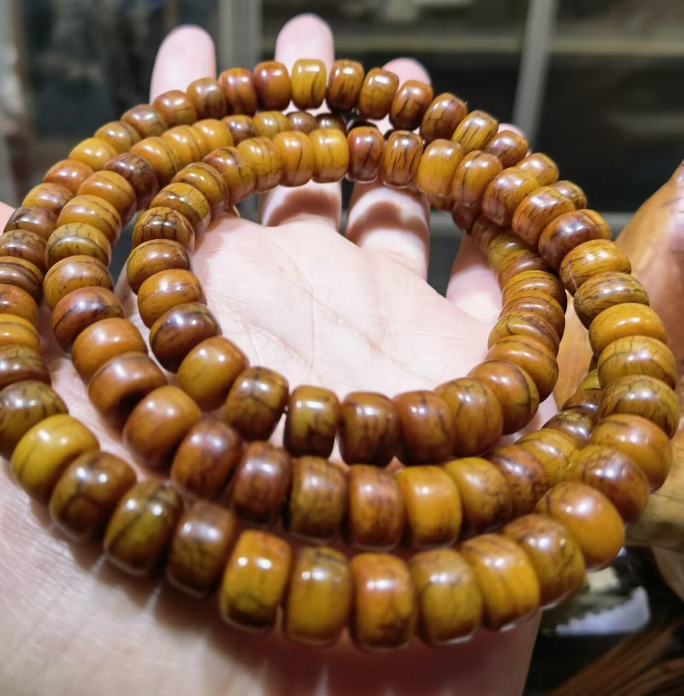 旧藏揉骨如玉佛珠手串男款，包浆醇厚，尺寸：1.0cm＊0.7cm