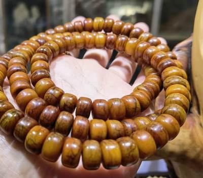 旧藏揉骨如玉佛珠手串男款，包浆醇厚，尺寸：1.0cm＊0.7cm