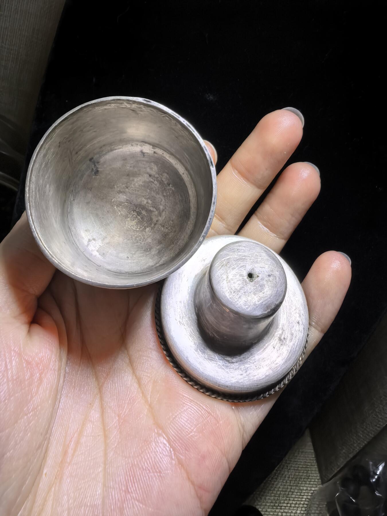 民国浮雕簪刻足银扳指盒摆件，全品如图，实物实拍。尺寸：4.4cm*4.3cm克重：35g