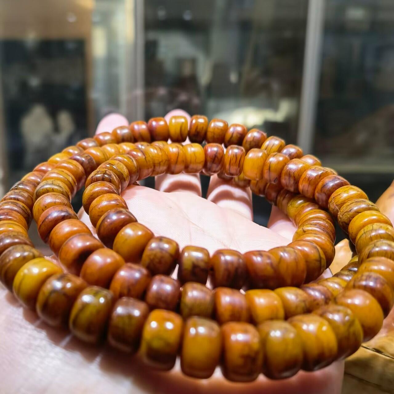 旧藏揉骨如玉佛珠手串男款，包浆醇厚，尺寸：1.0cm＊0.7cm