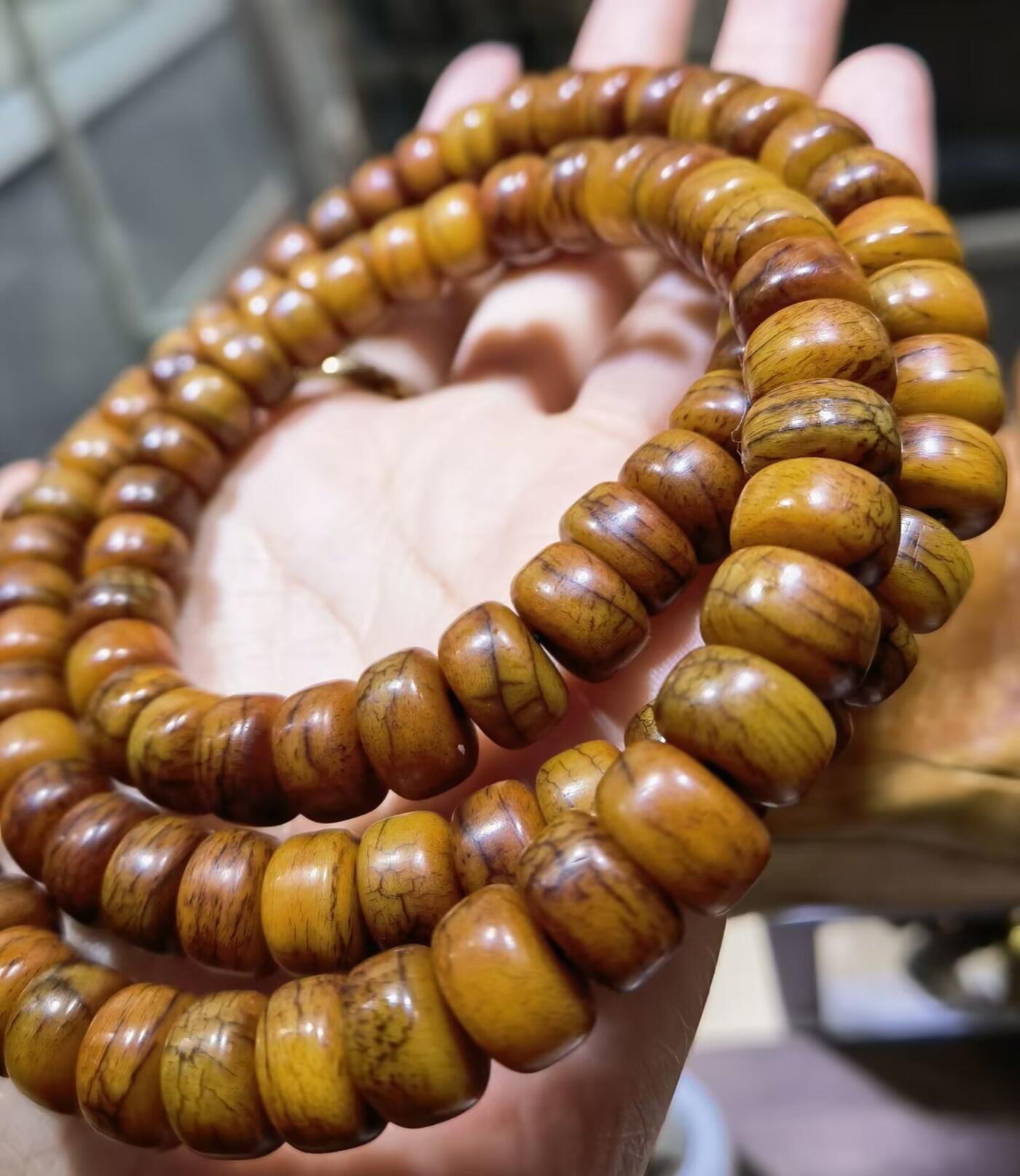 旧藏揉骨如玉佛珠手串男款，包浆醇厚，尺寸：1.0cm＊0.7cm