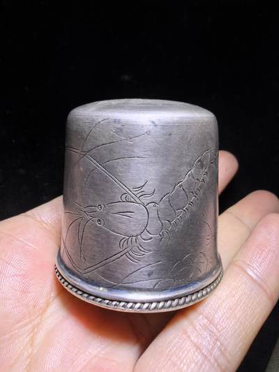 民国浮雕簪刻足银扳指盒摆件，全品如图，实物实拍。尺寸：4.4cm*4.3cm克重：35g