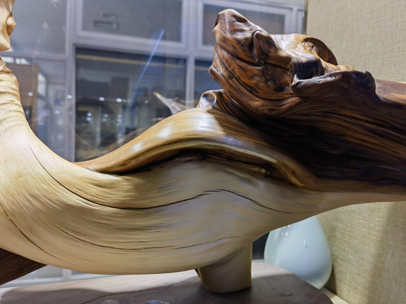 太行崖柏观音摆件乔迁办公祝寿，太行崖柏观音摆件扭曲料原皮原色背部有轻微天然裂痕属正常现象！不影响摆放，介意者慎拍！尺寸：含底座高53宽：65