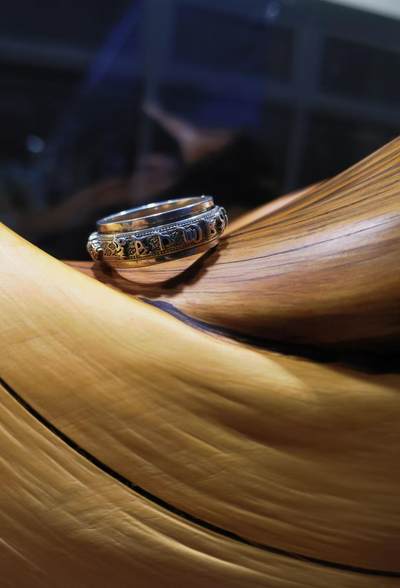 925银指圈戒指女款，外圈可转动，雕刻六字真言降魔铃等，内径16。