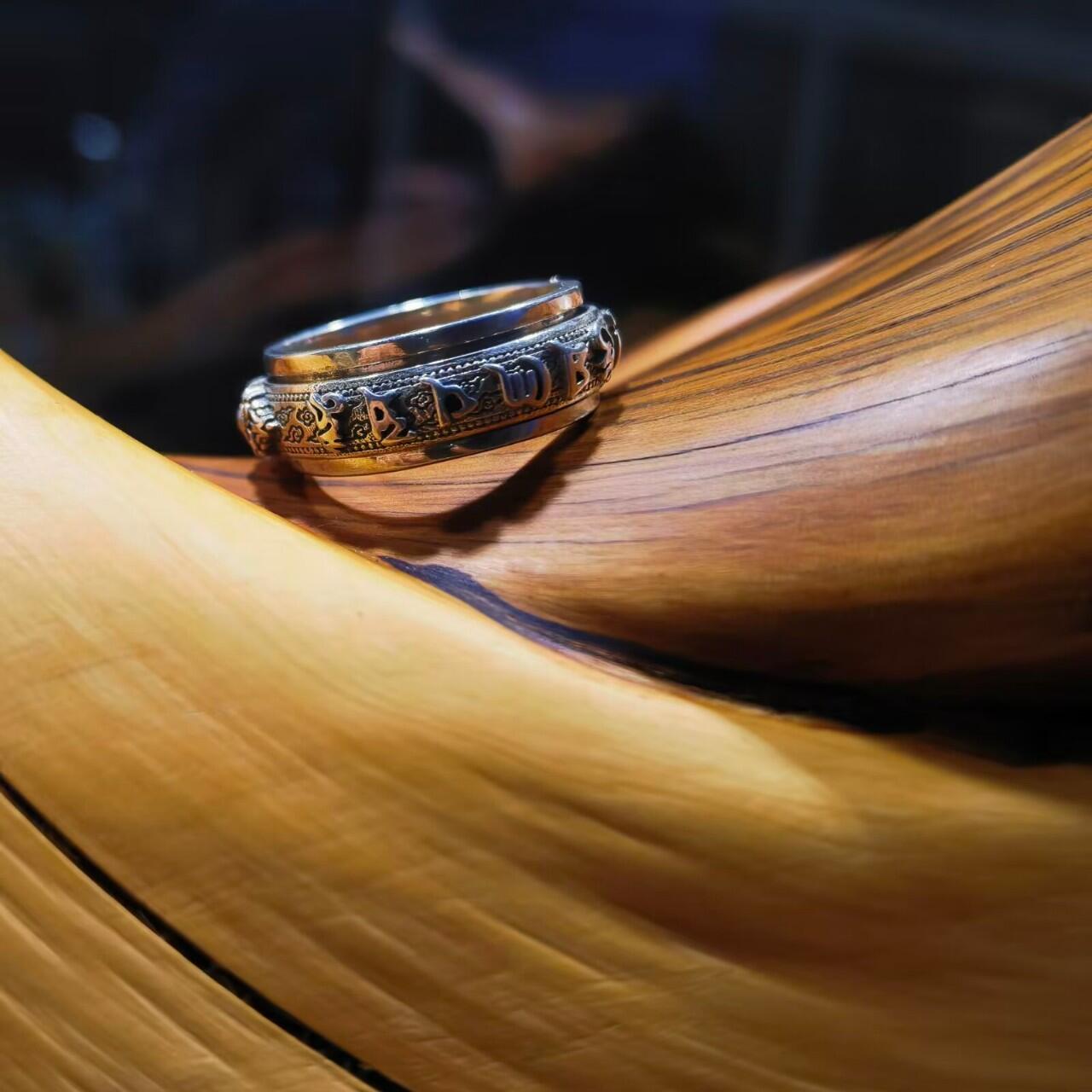 925银指圈戒指女款，外圈可转动，雕刻六字真言降魔铃等，内径16。