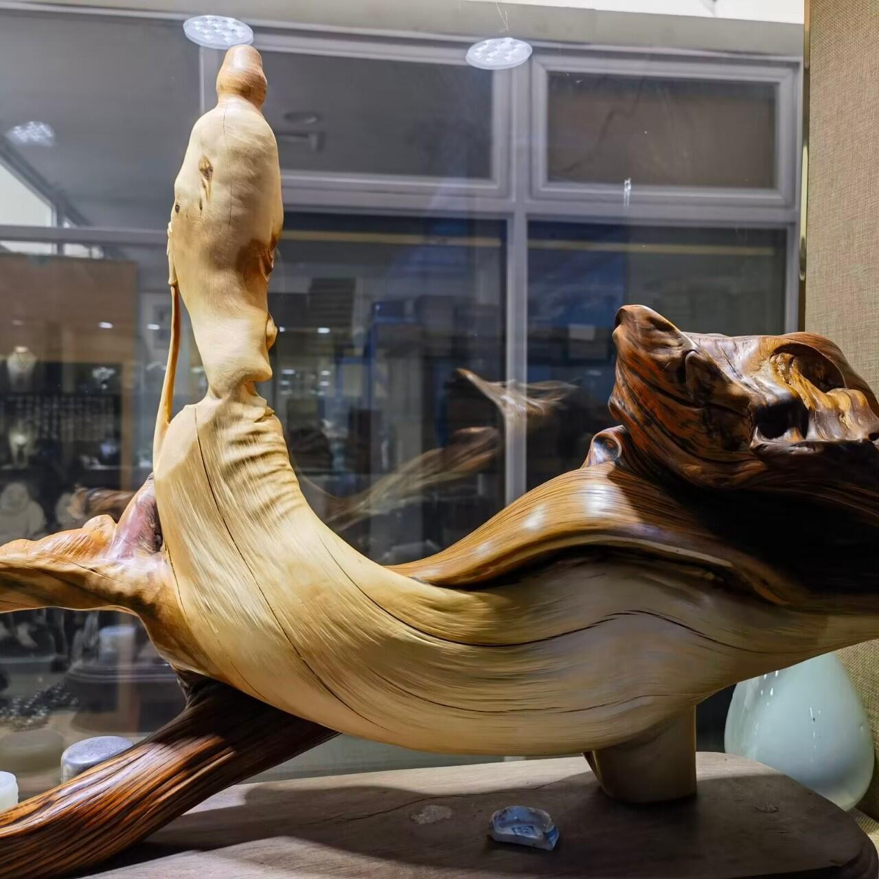 太行崖柏观音摆件乔迁办公祝寿，太行崖柏观音摆件扭曲料原皮原色背部有轻微天然裂痕属正常现象！不影响摆放，介意者慎拍！尺寸：含底座高53宽：65