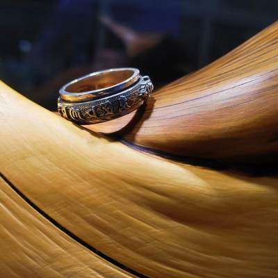 925银指圈戒指女款，外圈可转动，雕刻六字真言降魔铃等，内径16。