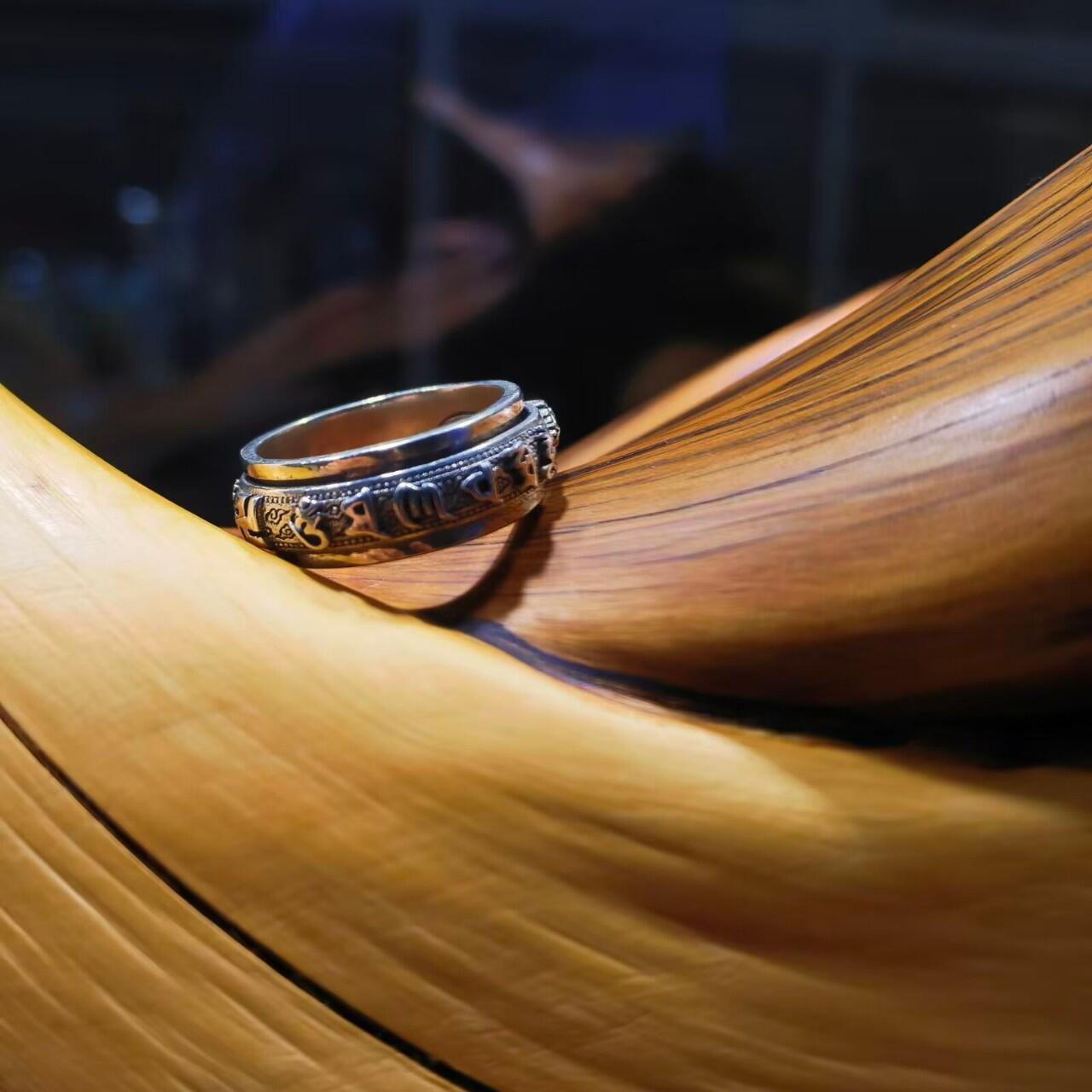 925银指圈戒指女款，外圈可转动，雕刻六字真言降魔铃等，内径16。