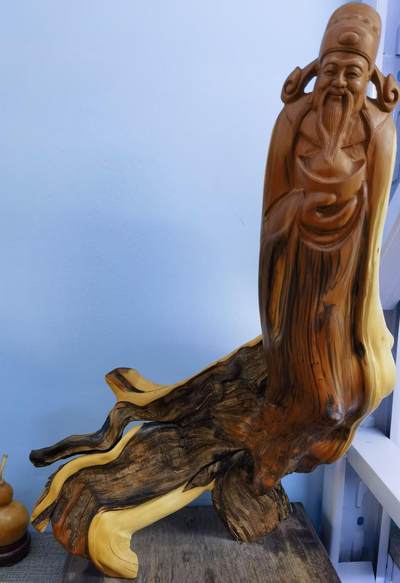 太行崖柏财神摆件，太行崖柏三色扭转虎皮原皮原色财神摆件，尺寸：含底座，高54宽27