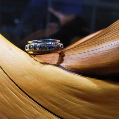 925银指圈戒指女款，外圈可转动，雕刻六字真言降魔铃等，内径16。