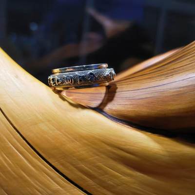 925银指圈戒指女款，外圈可转动，雕刻六字真言降魔铃等，内径16。