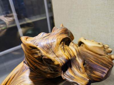 太行崖柏观音摆件乔迁办公祝寿，太行崖柏观音摆件扭曲料原皮原色背部有轻微天然裂痕属正常现象！不影响摆放，介意者慎拍！尺寸：含底座高53宽：65