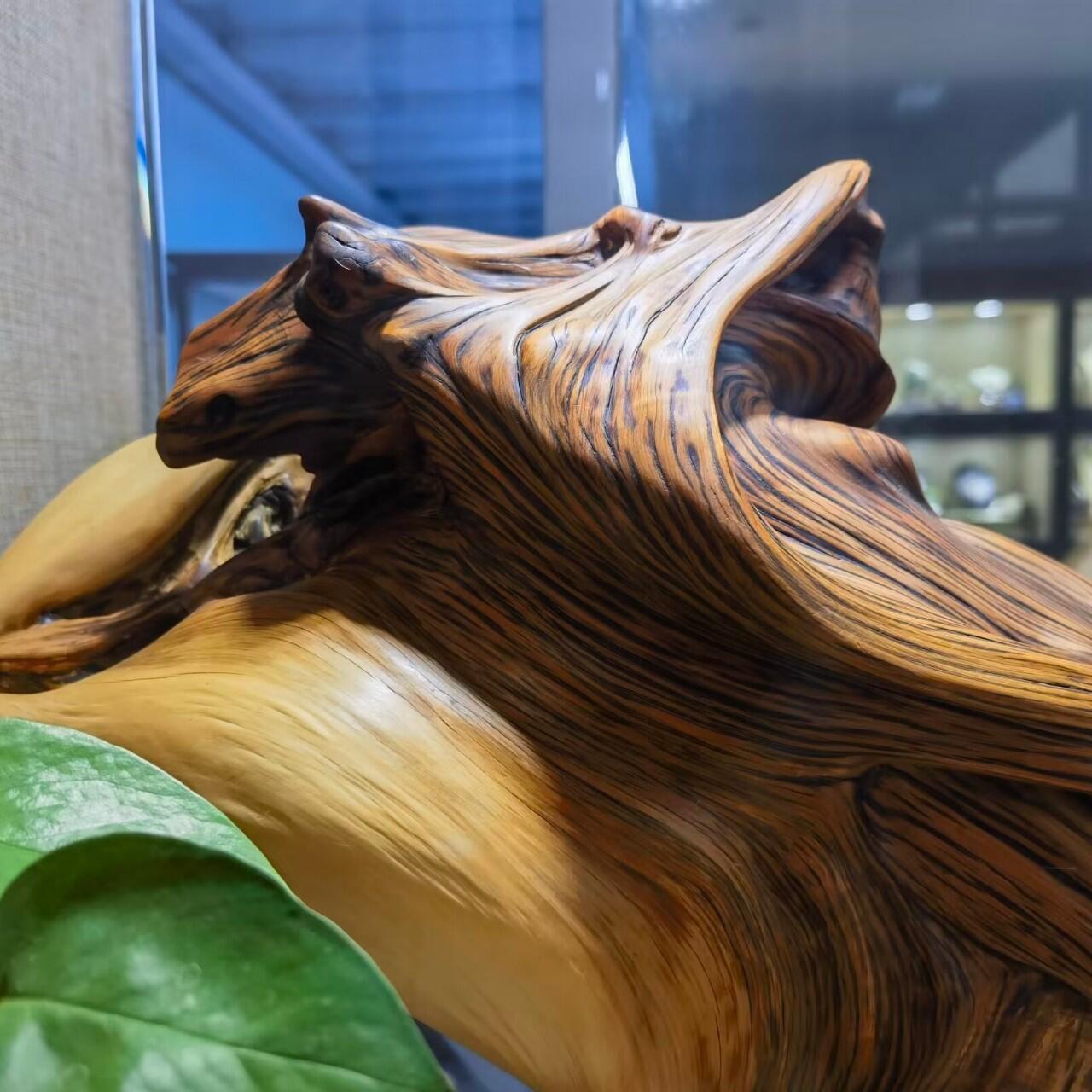 太行崖柏观音摆件乔迁办公祝寿，太行崖柏观音摆件扭曲料原皮原色背部有轻微天然裂痕属正常现象！不影响摆放，介意者慎拍！尺寸：含底座高53宽：65