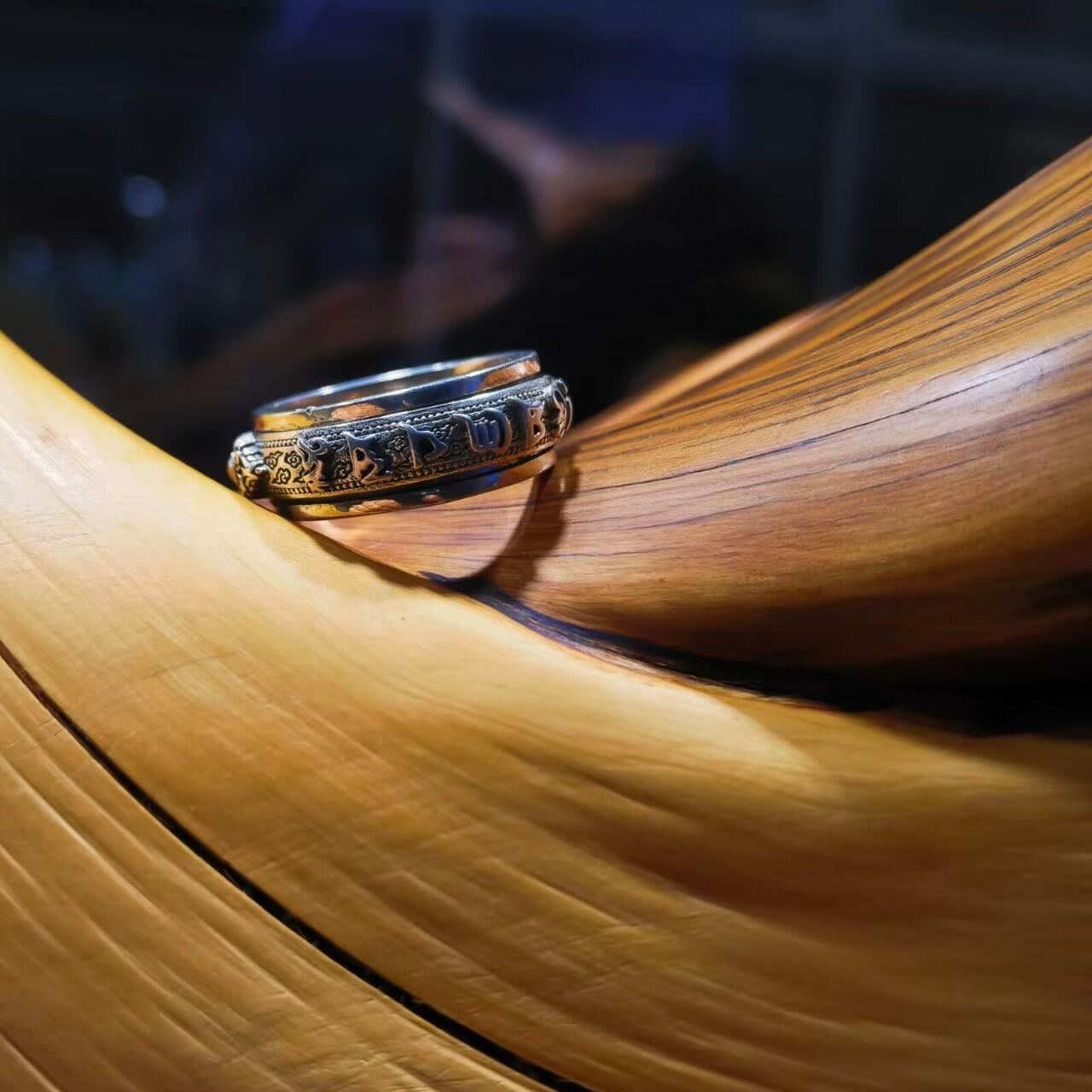 925银指圈戒指女款，外圈可转动，雕刻六字真言降魔铃等，内径16。