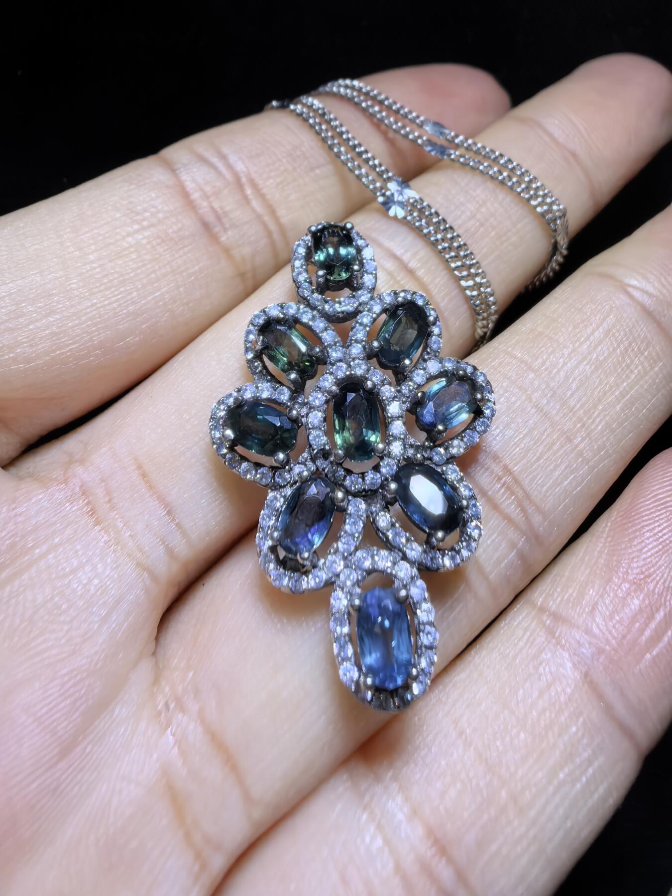 蓝宝石吊坠项链锁骨链挂件女款，纯天然无烧，自带国检证书，银镶可代镶金，尺寸：3.3cm*2.0cm*0.6cm