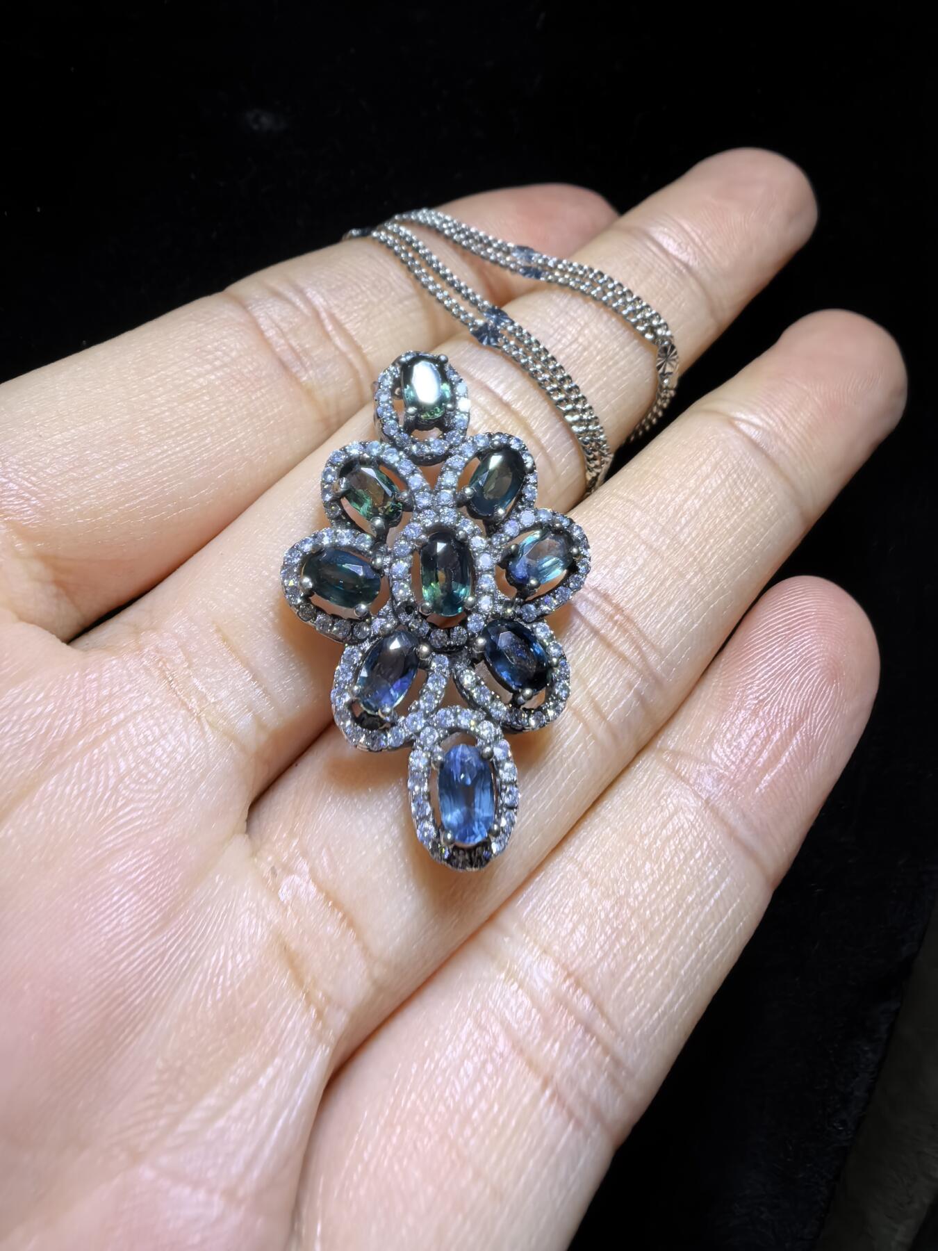 蓝宝石吊坠项链锁骨链挂件女款，纯天然无烧，自带国检证书，银镶可代镶金，尺寸：3.3cm*2.0cm*0.6cm