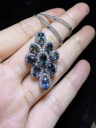 蓝宝石吊坠项链锁骨链挂件女款，纯天然无烧，自带国检证书，银镶可代镶金，尺寸：3.3cm*2.0cm*0.6cm