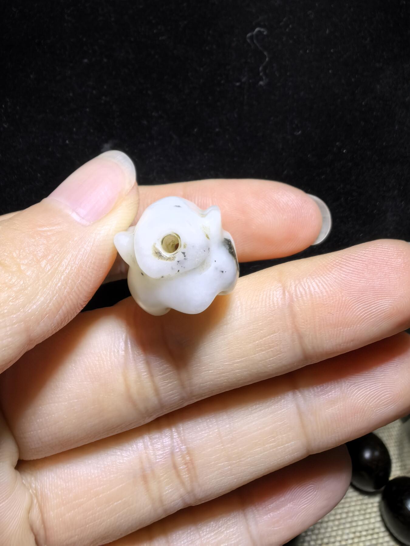 旧藏和田玉佛头吊坠挂件，可见岁月包浆痕迹，尺寸:19mm*16mm*17mm